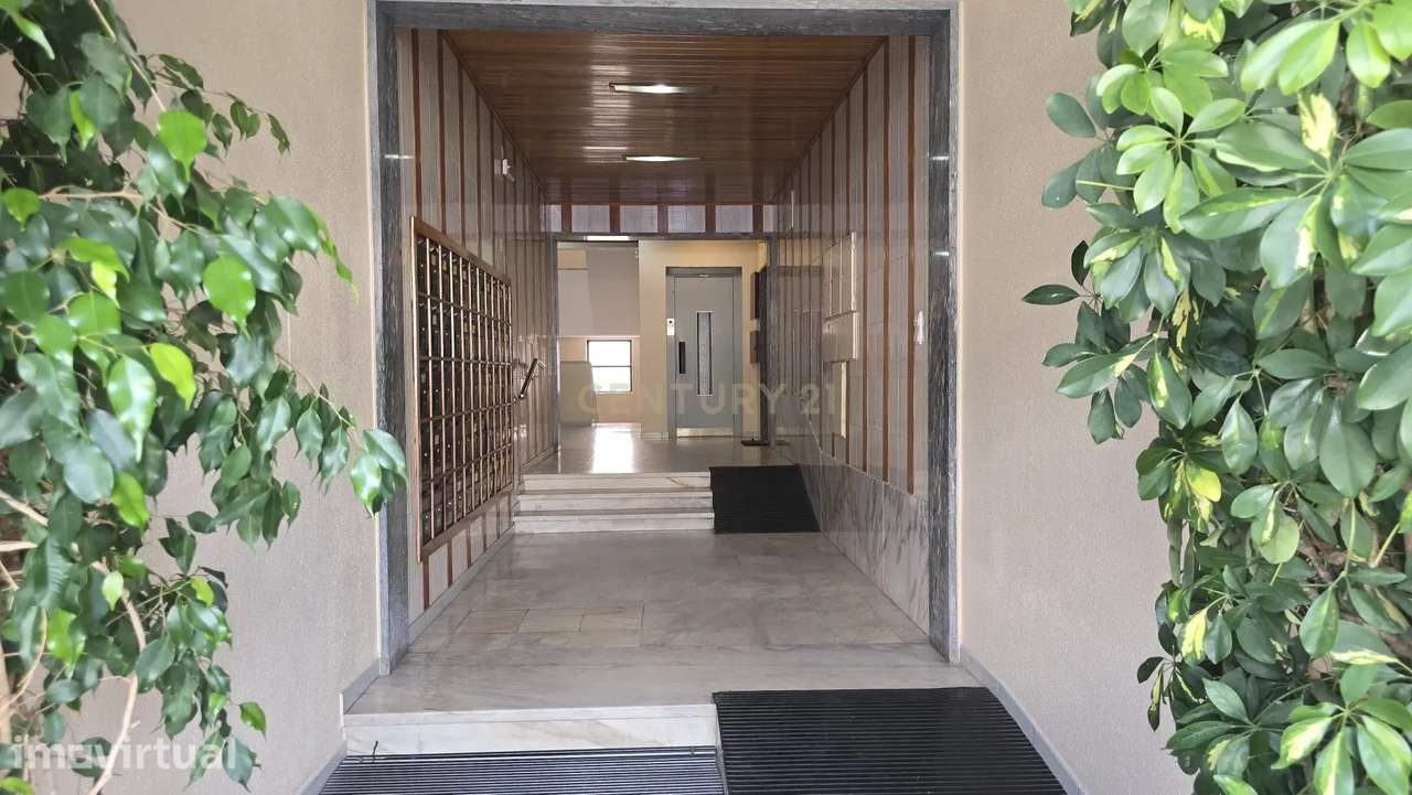Apartamento T1, totalmente remodelado - Grande imagem: 2/18