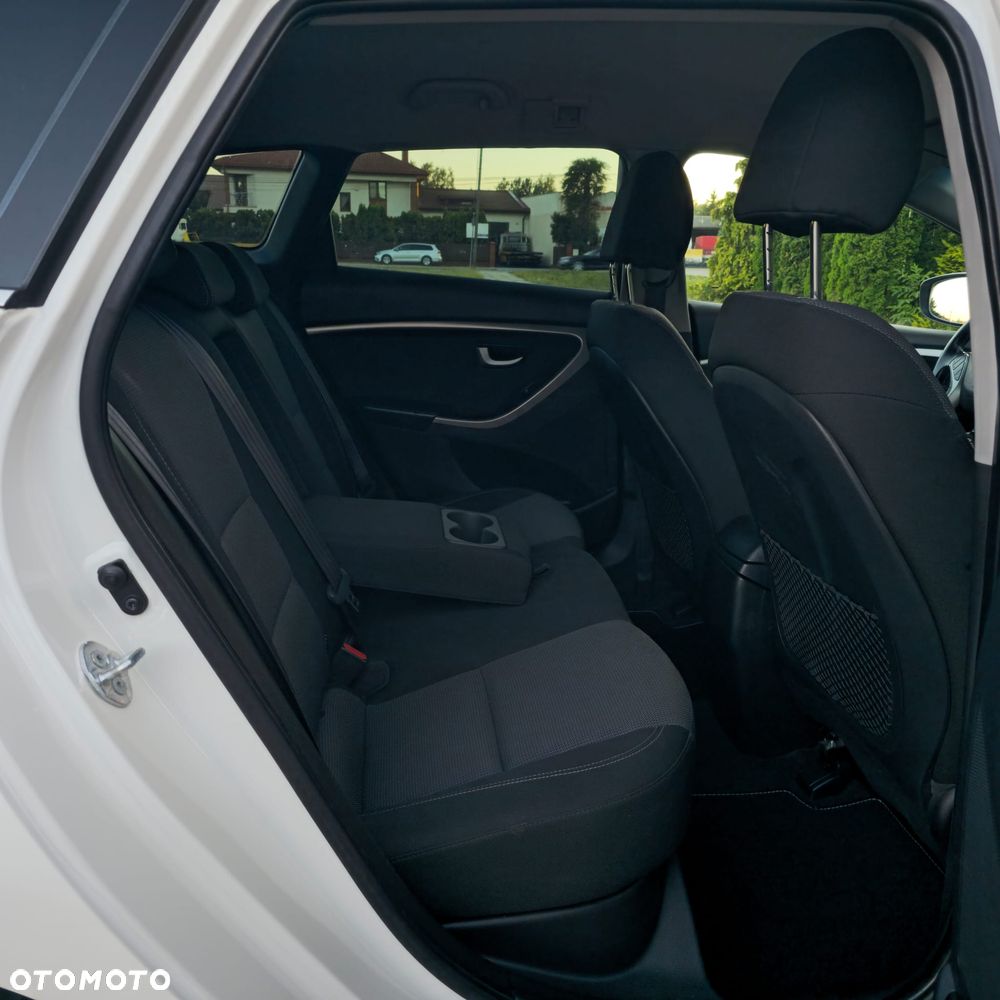 Hyundai i30 blue Kombi 1.6 GDi Passion - 27