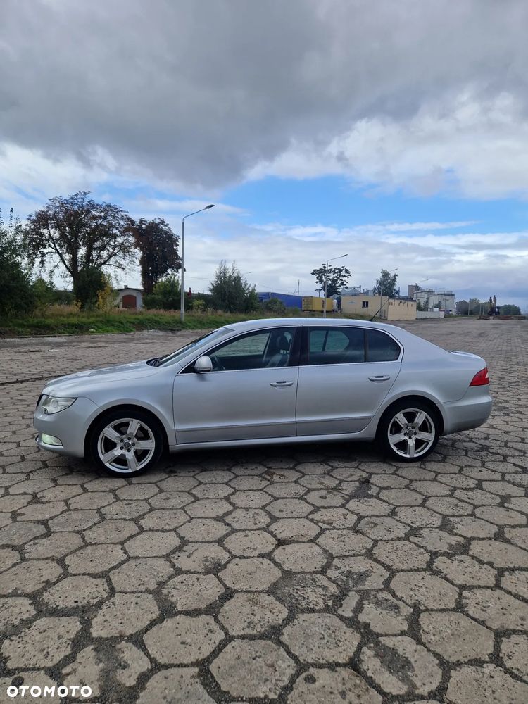 Skoda Superb 2.0 TDI Comfort DSG - 2