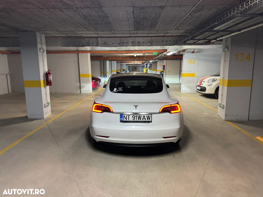 Tesla Model 3 - 6