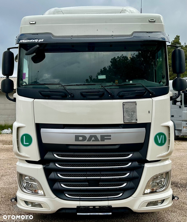 DAF XF460 SPACE CAB AUTOMAT STANDKLIMA FULLSPOJLERY XENON LED LONGCHASIS 2xALUTANK SKÓRA LODÓWKA WEBASTO 912000km FULLSERWIS DAF EURO 6 2016r IGŁA