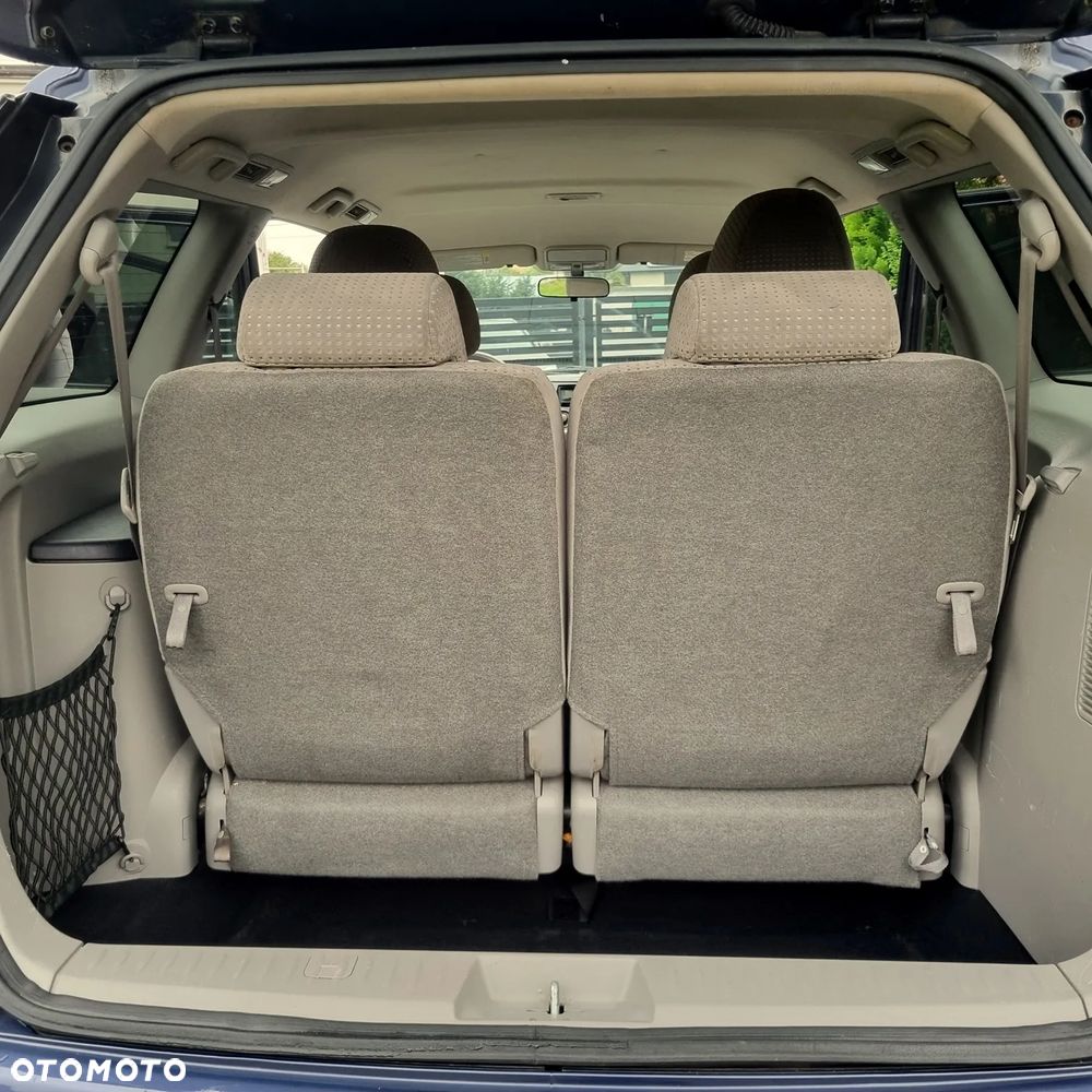 Mitsubishi Grandis 2.4 Intense - 17