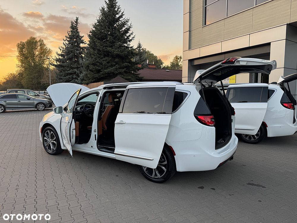Chrysler Pacifica - 12