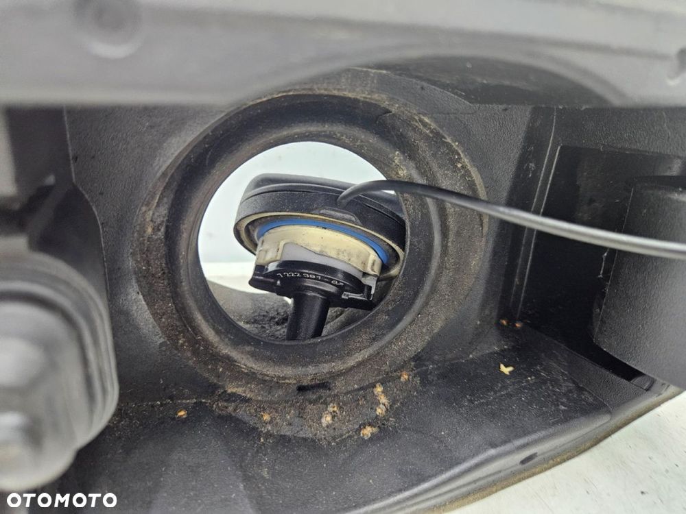 Klapka wlewu paliwa BMW E92 Coupe 04-12r. korek zbiornika paliwa 354/7 Titansliber Metallic 7117982 - 6