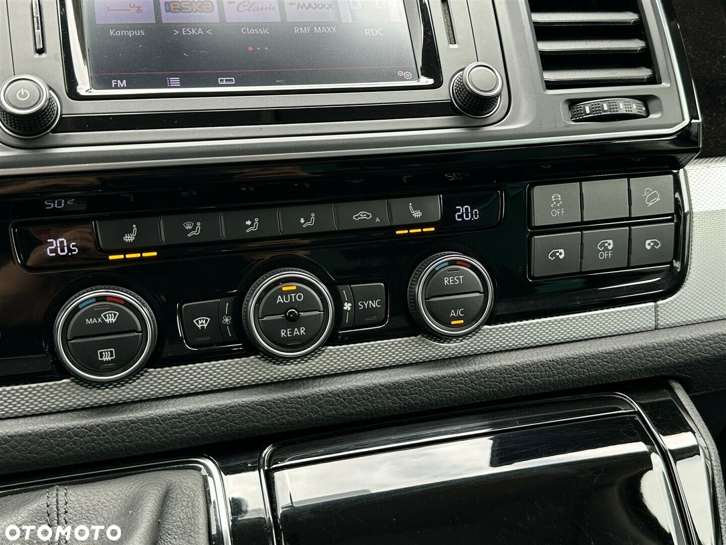 Volkswagen Caravelle - 23