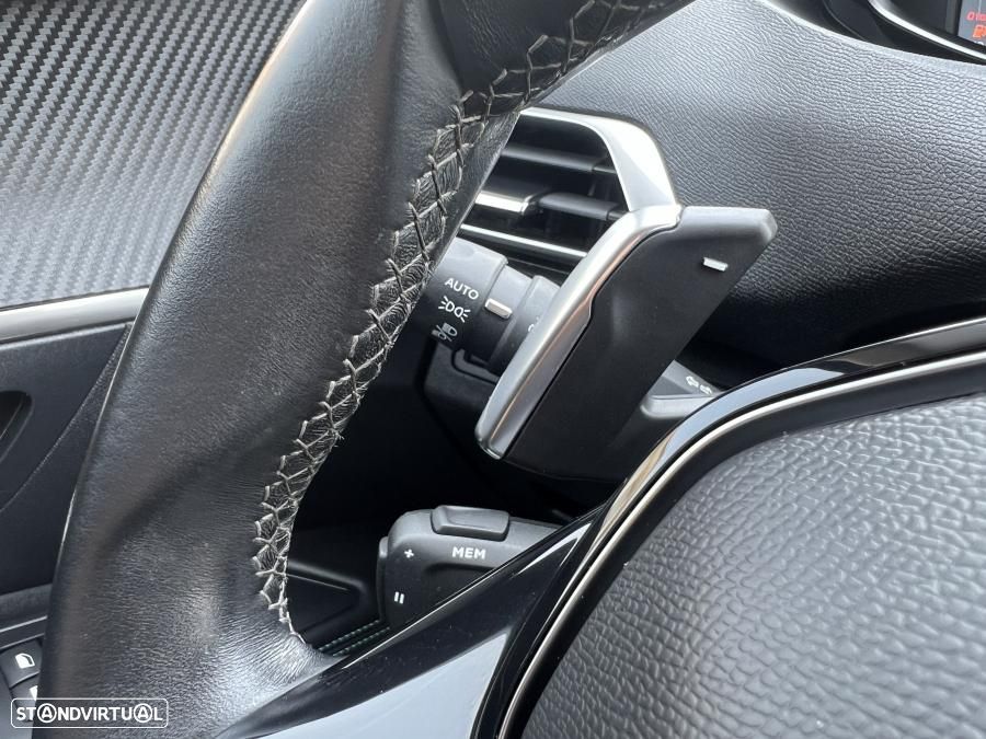 Peugeot 3008 1.6 Hybrid Allure e-EAT8 - 28