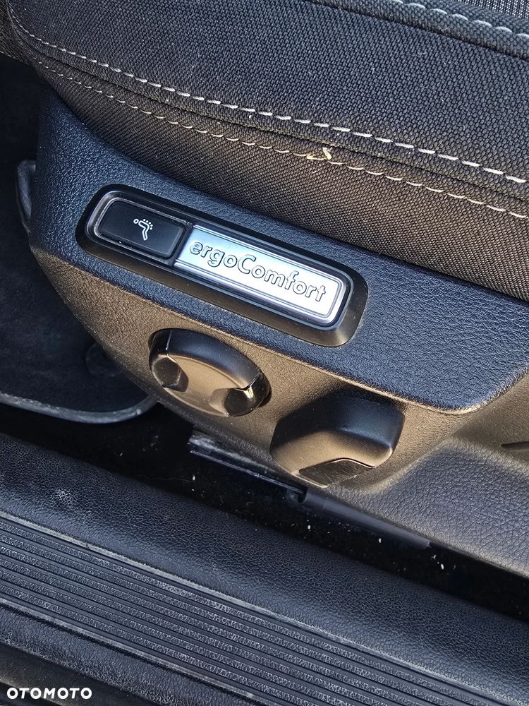 Volkswagen Passat 2.0 TDI SCR - 11