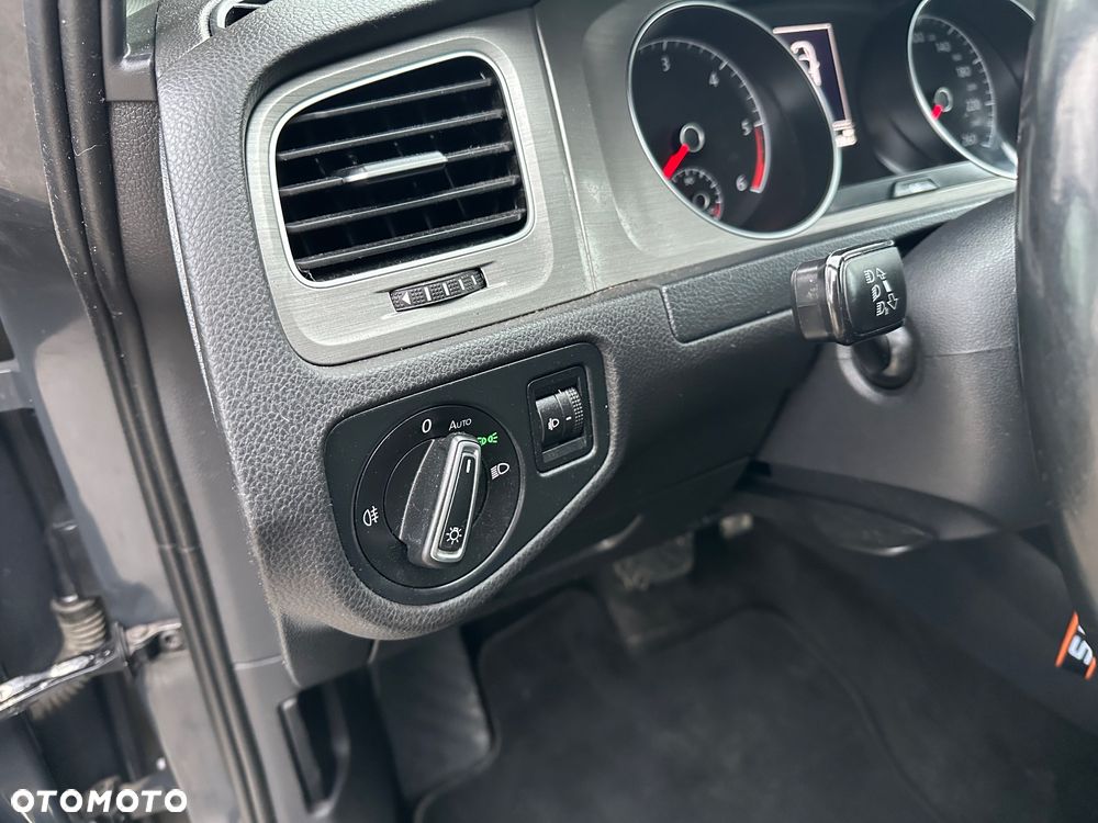 Volkswagen Golf 1.6 BlueTDI DSG Comfortline - 18