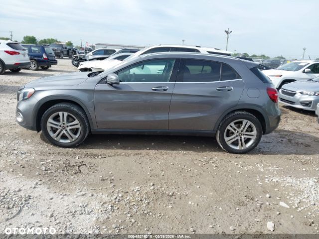 Mercedes-Benz GLA 250 4Matic 7G-DCT - 15