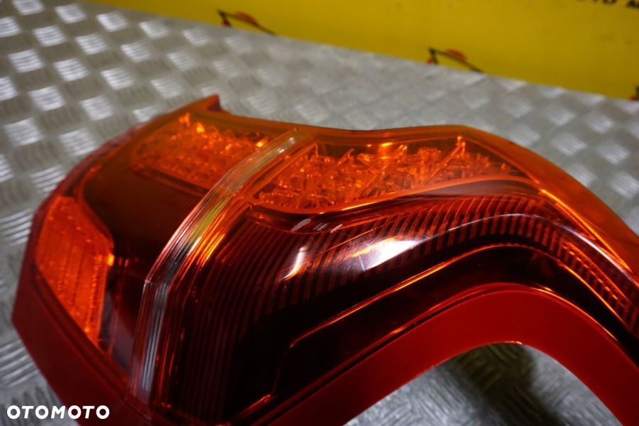 VOLVO XC90 2016 - LAMPA TYŁ TYLNA PRAWA LED USA - 6
