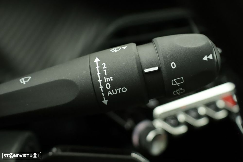 Peugeot 2008 1.2 PureTech Allure - 19