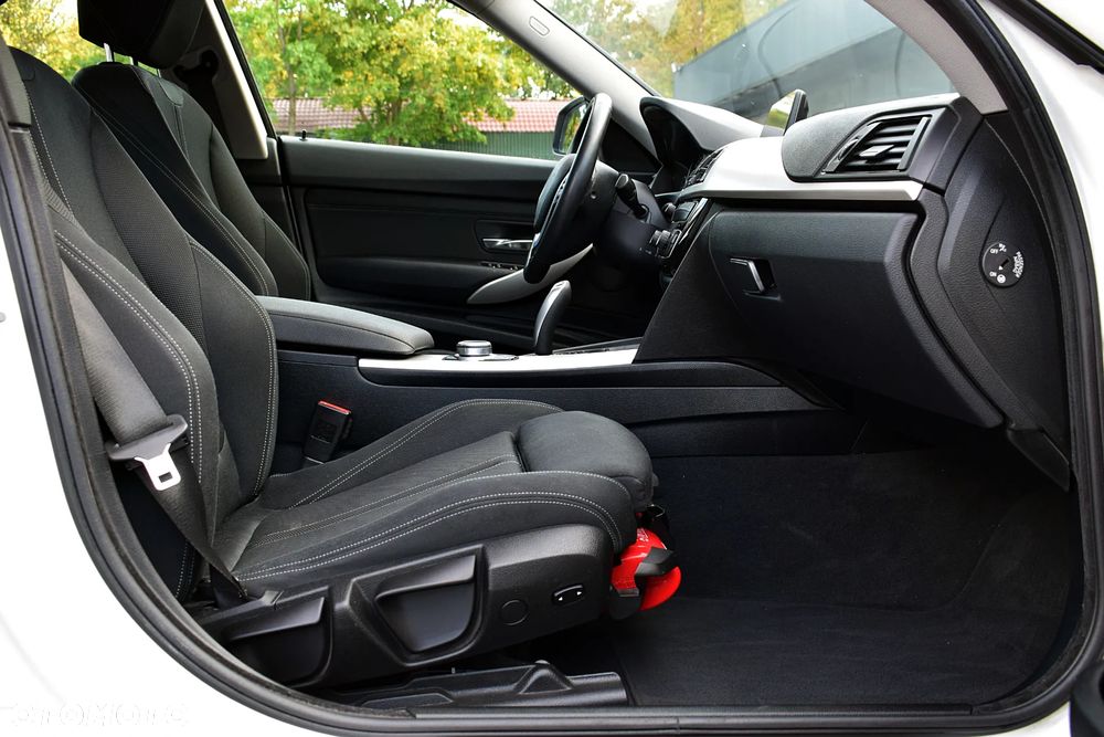 BMW Seria 3 320i Advantage sport - 8