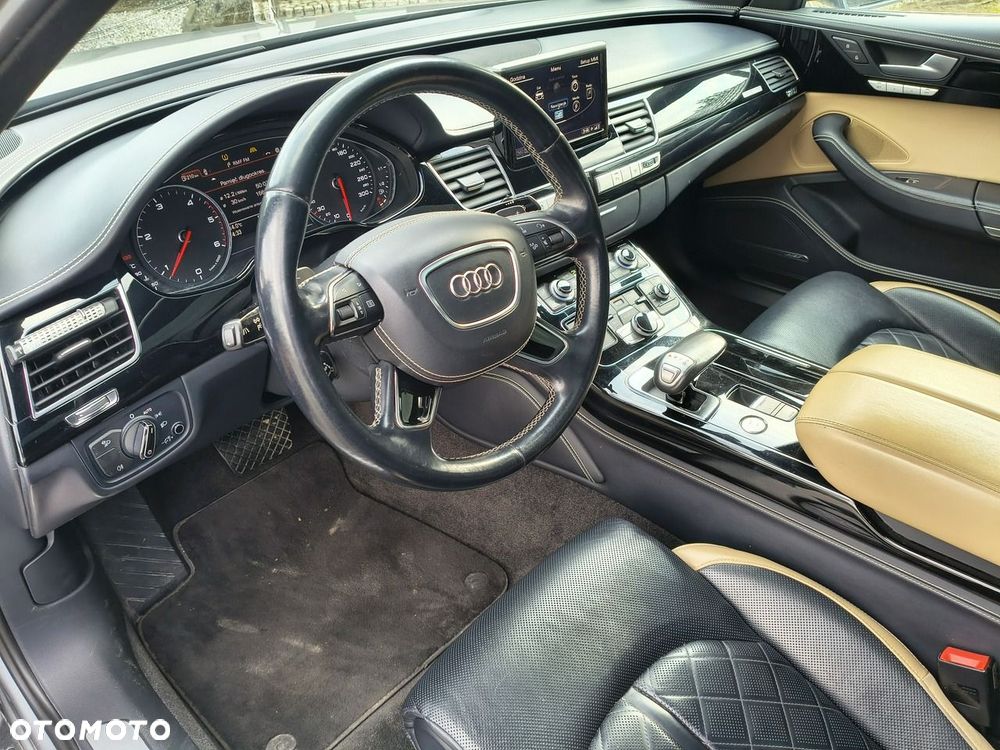 Audi A8 - 8