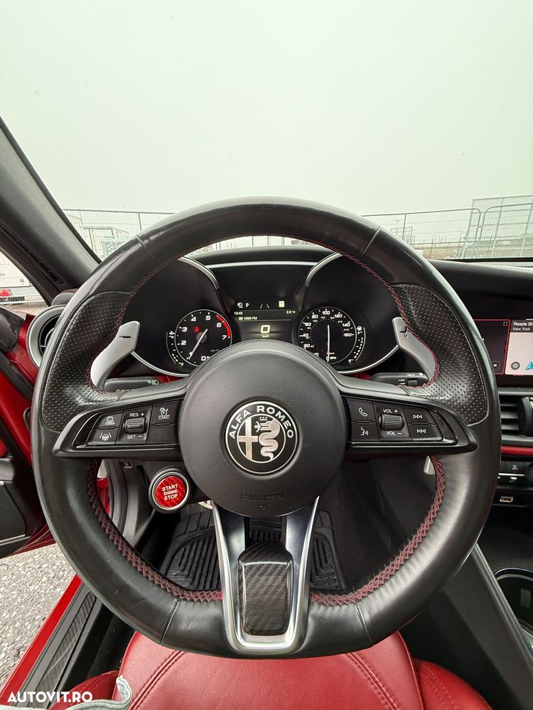 Alfa Romeo Giulia 2.0 Turbo 16V AT8 Veloce Ti - 12