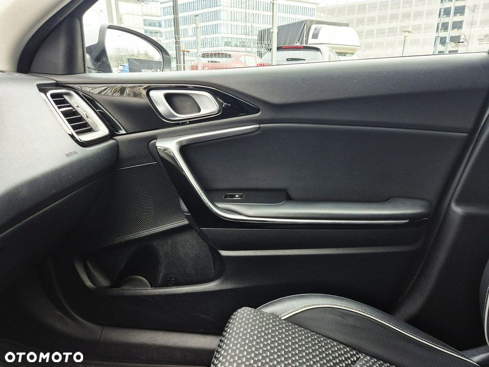 Kia Ceed 1.6 GDI PHEV L Business Line DCT - 27