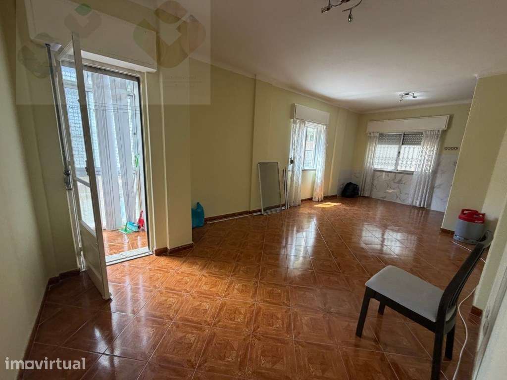 Amadora Reboleira, T1, semi equipado, 3 frentes, 1º andar! - Grande imagem: 2/13