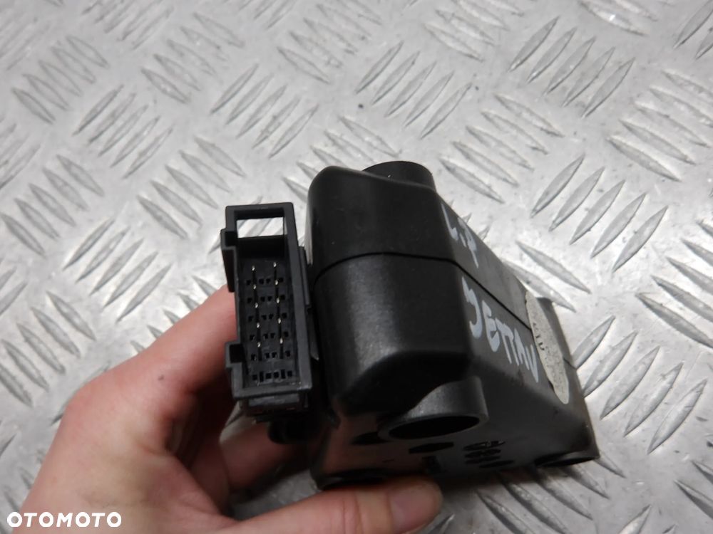 VW JETTA V 05-10 WZMACNIACZ GŁOŚNIKA PRAWY LEWY PRZÓD 1K0035463D - 7