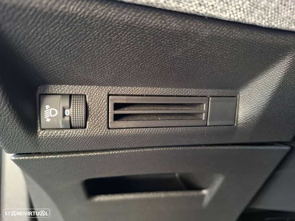 Peugeot 5008 1.2 Hybrid Allure e-DCS6 — fotografia 21