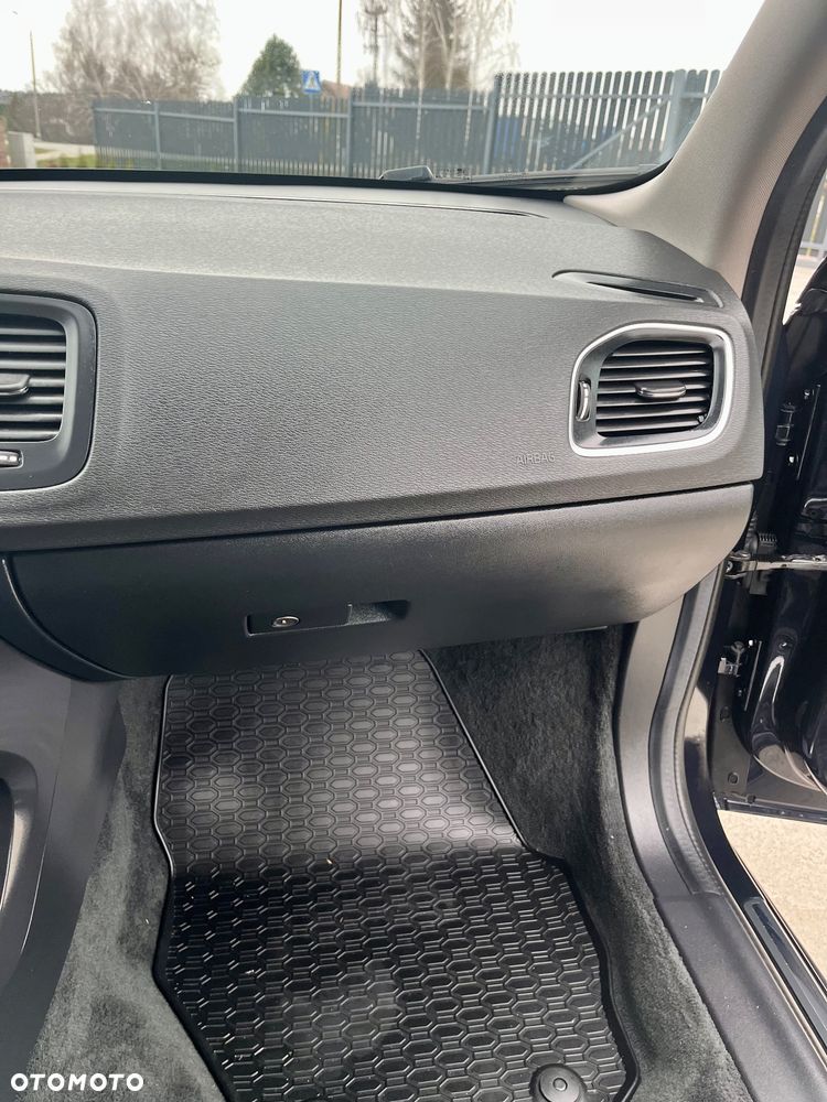 Volvo V60 D2 Drive-E Momentum - 24