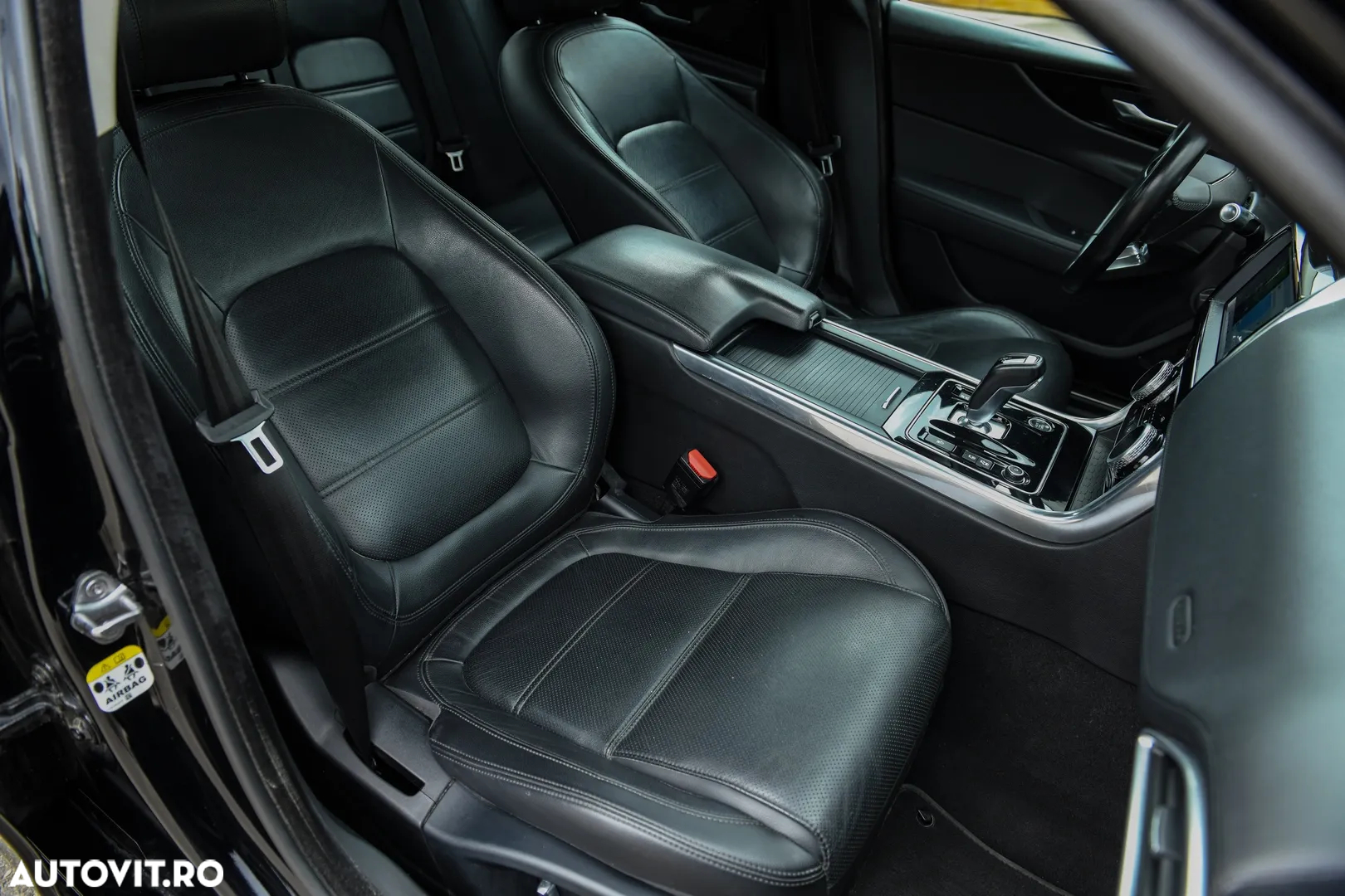 Jaguar XE D180 Aut. S - 12
