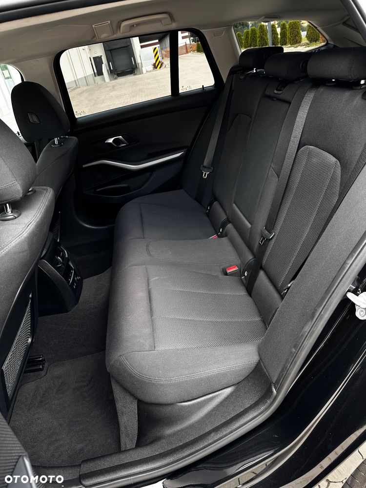 BMW Seria 3 320d xDrive Advantage sport - 39