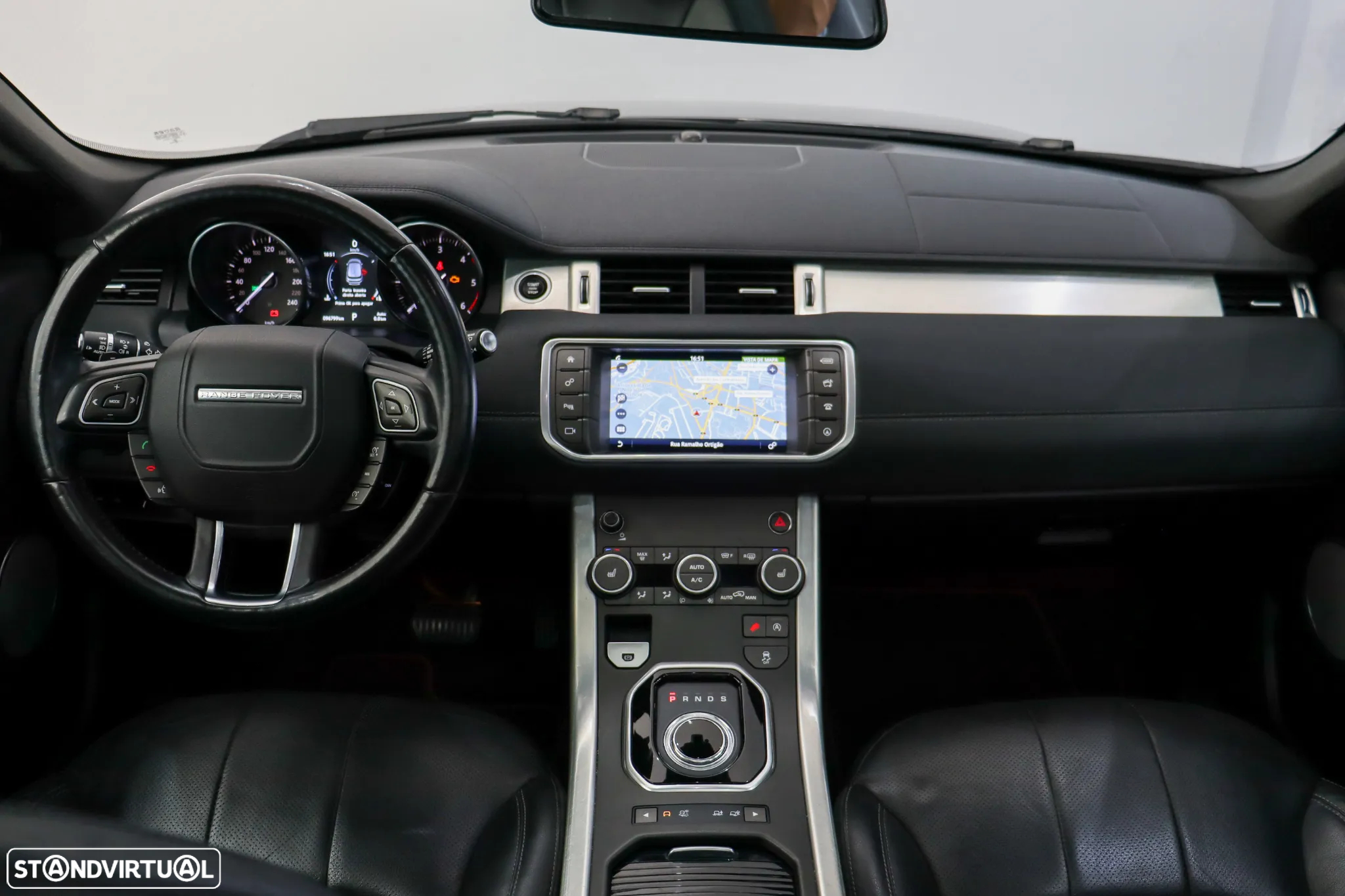 Land Rover Range Rover Evoque 2.0 D150 AWD R-Dynamic HSE Auto - 29