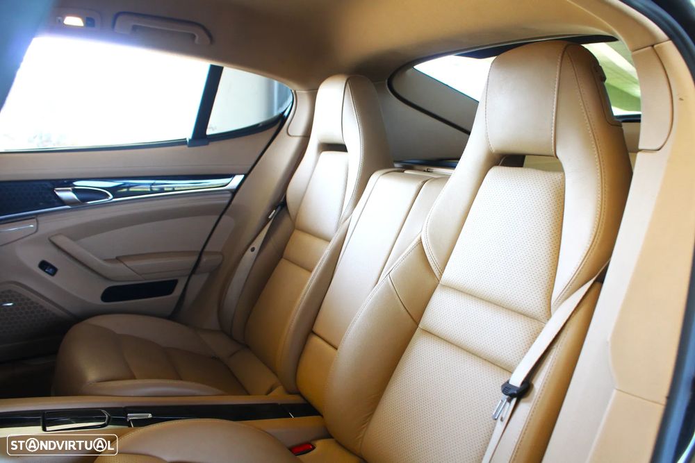 Porsche Panamera Platinum Edition - 35