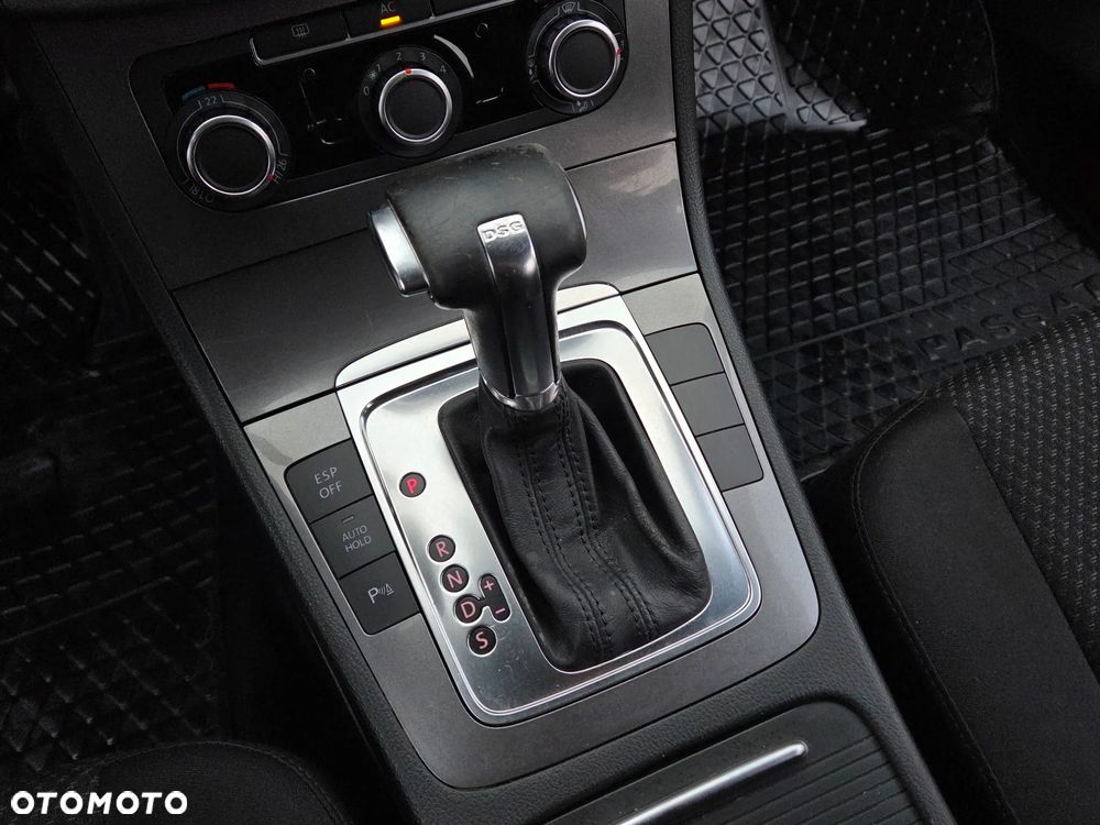 Volkswagen Passat 2.0 TDI DPF DSG Trendline - 38
