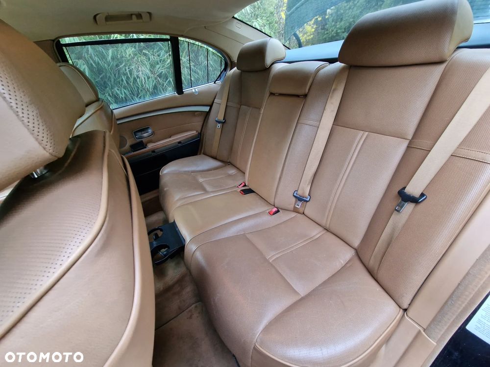 BMW Seria 7 745i - 11