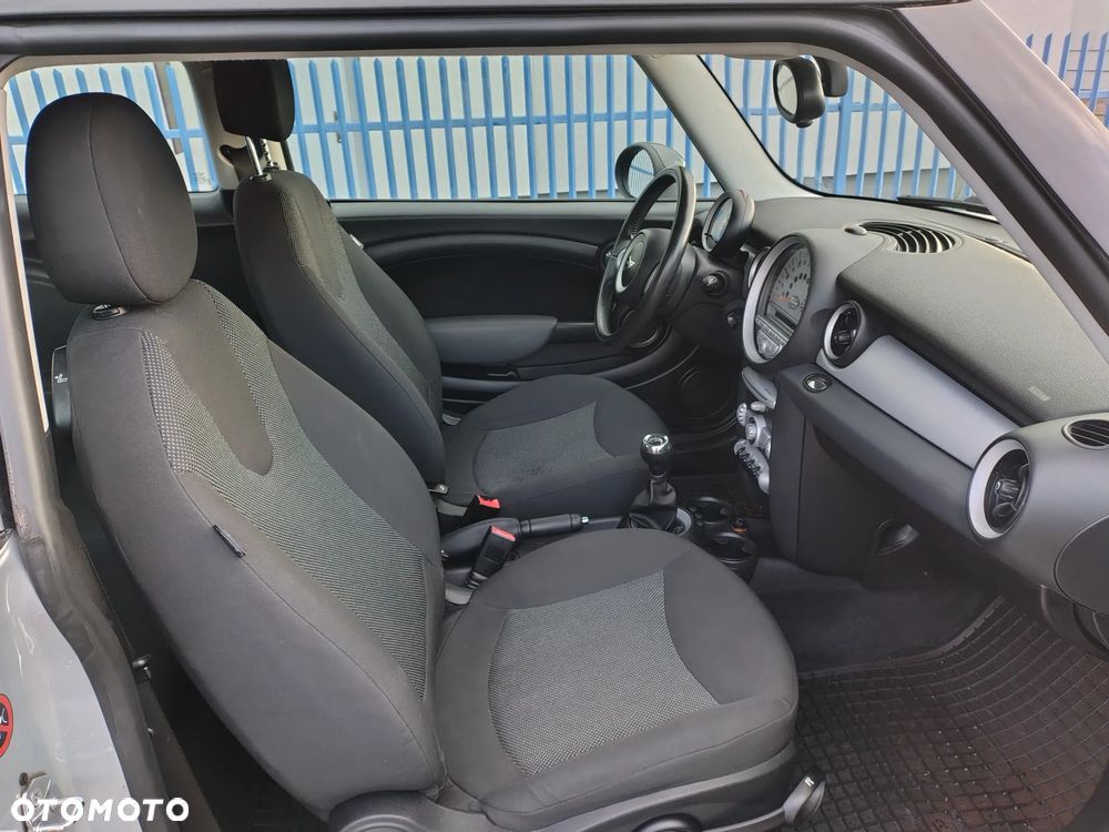 MINI Cooper Standard - 16
