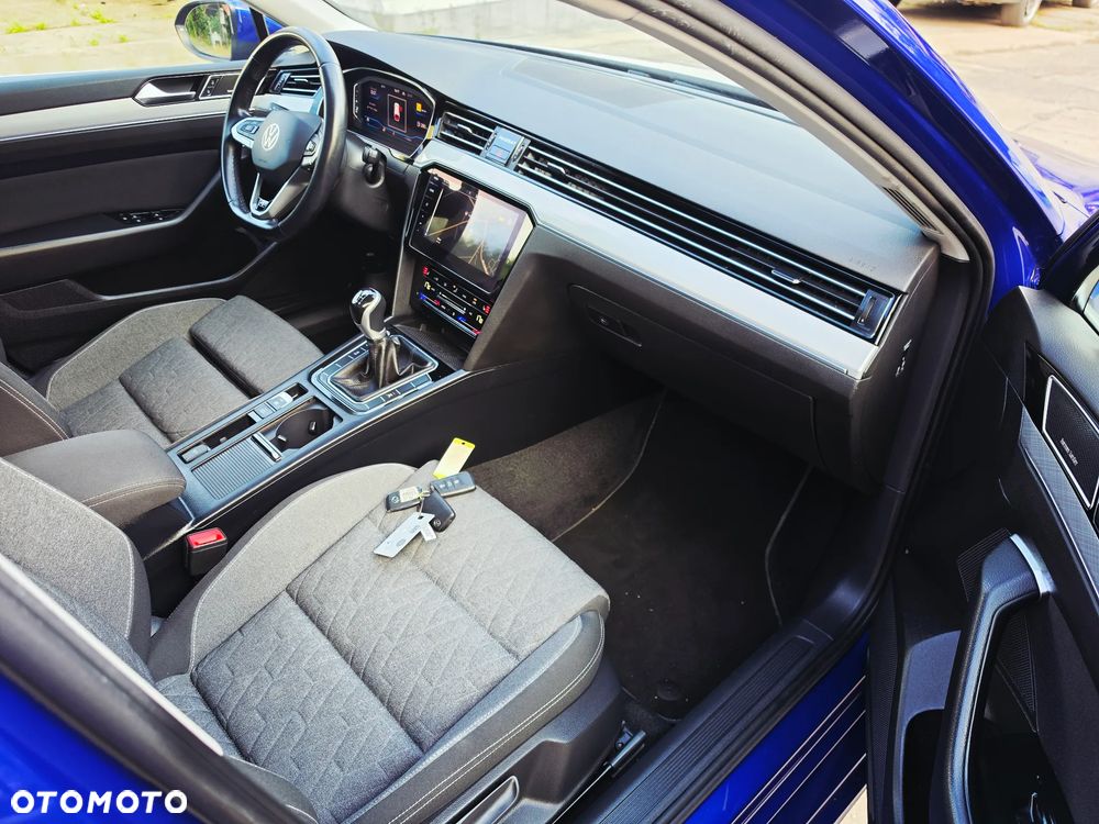 Volkswagen Passat - 20