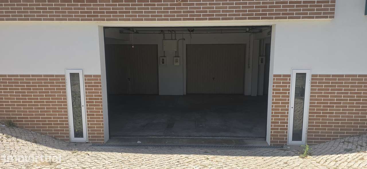 Garagem com 23m2. Com agua e luz. - Grande imagem: 2/4