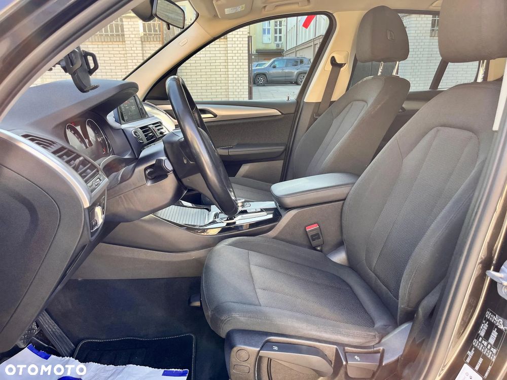 BMW X3 sDrive18d - 13