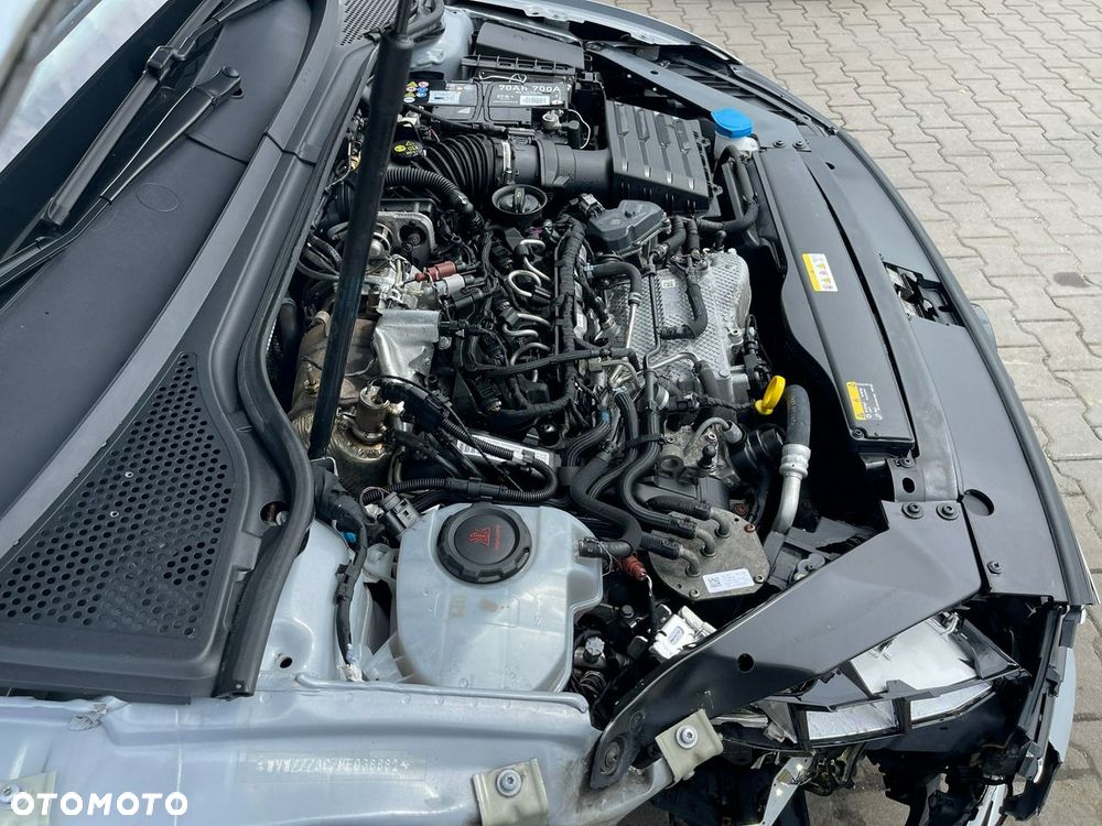 Volkswagen Passat Variant 2.0 TDI SCR DSG Conceptline - 19
