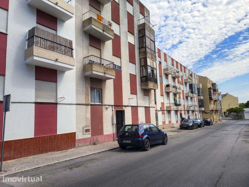 Apartamento T1 na Baixa da Banheira com grande potencial de valoriz... - Grande imagem: 2/17