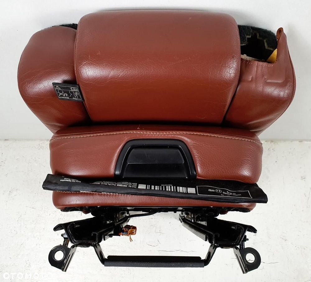 FOTEL ŚRODKOWY TYŁ ZAPINKA SKÓRA VOLVO XC90 - 7