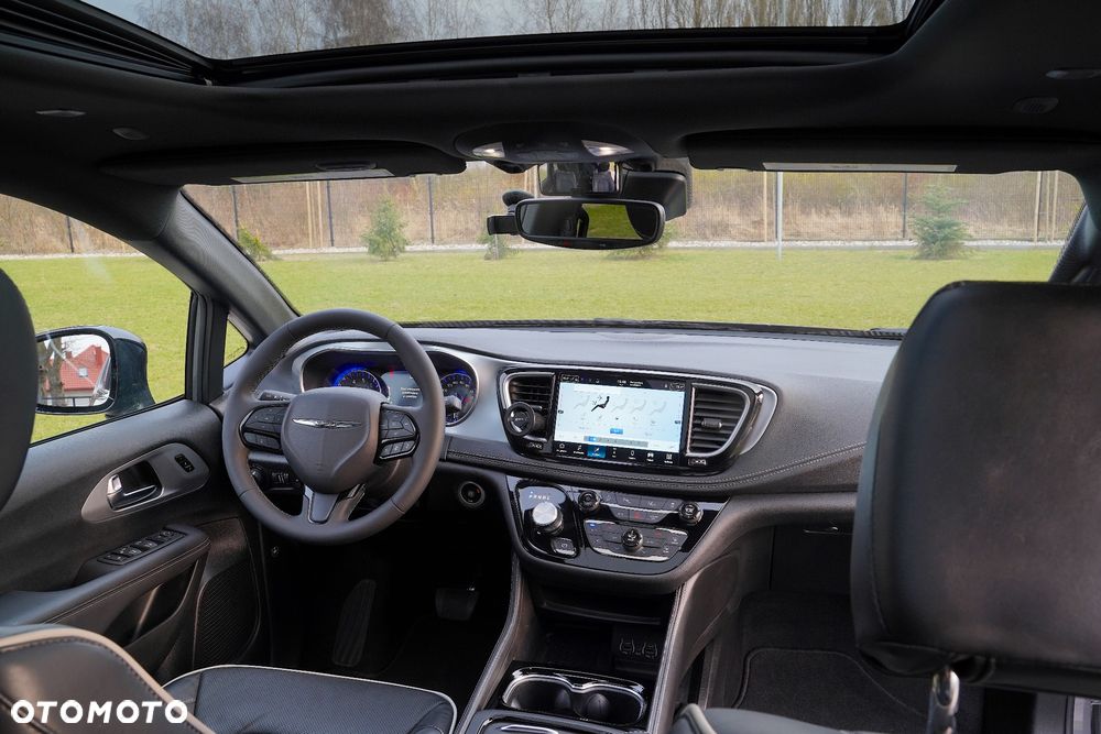 Chrysler Pacifica - 27