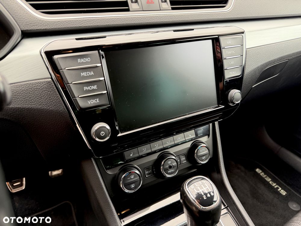 Skoda Superb 2.0 TDI Ambition - 28