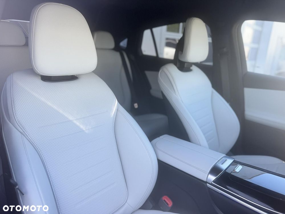 Mercedes-Benz GLC 300 e PHEV 4-Matic AMG Line - 10
