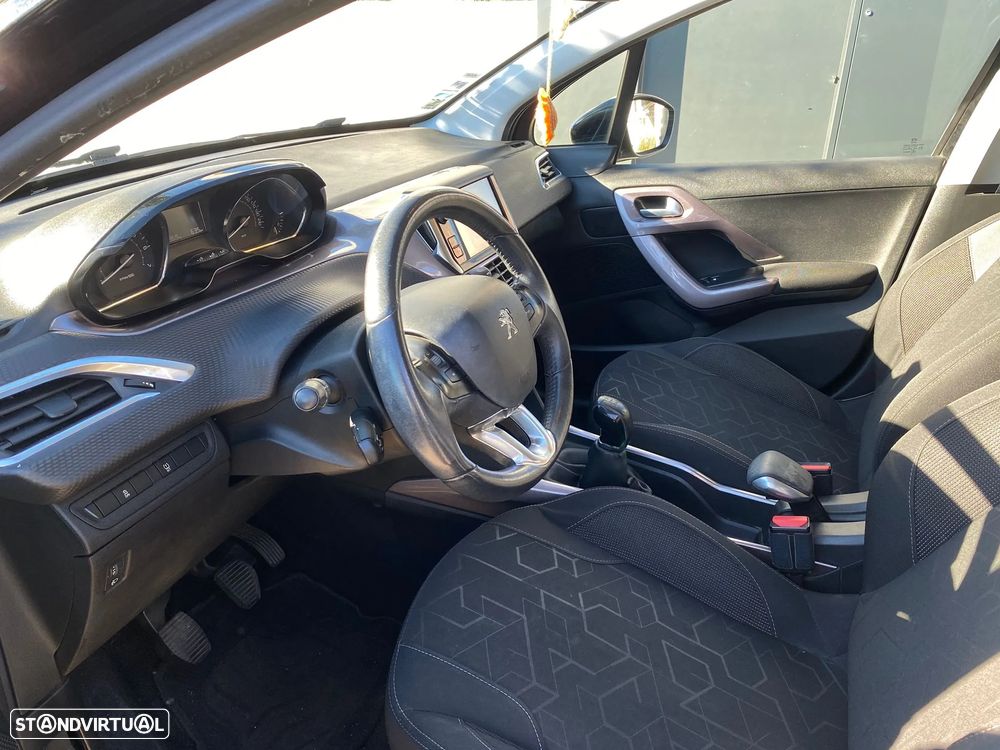 Peugeot 2008 1.2 VTi Access - 11