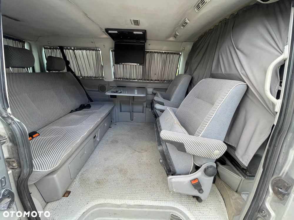 Volkswagen Multivan - 14