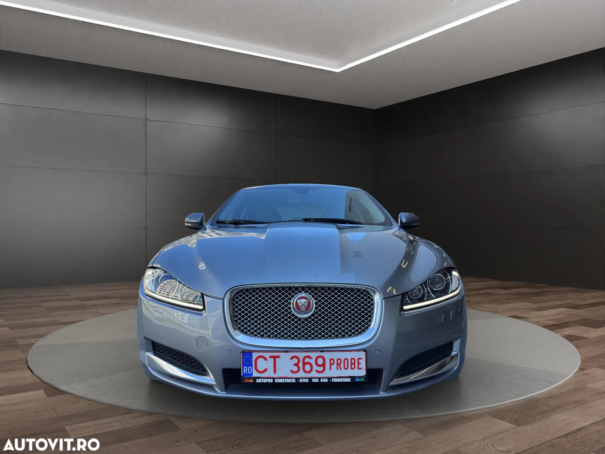 Jaguar XF - 13