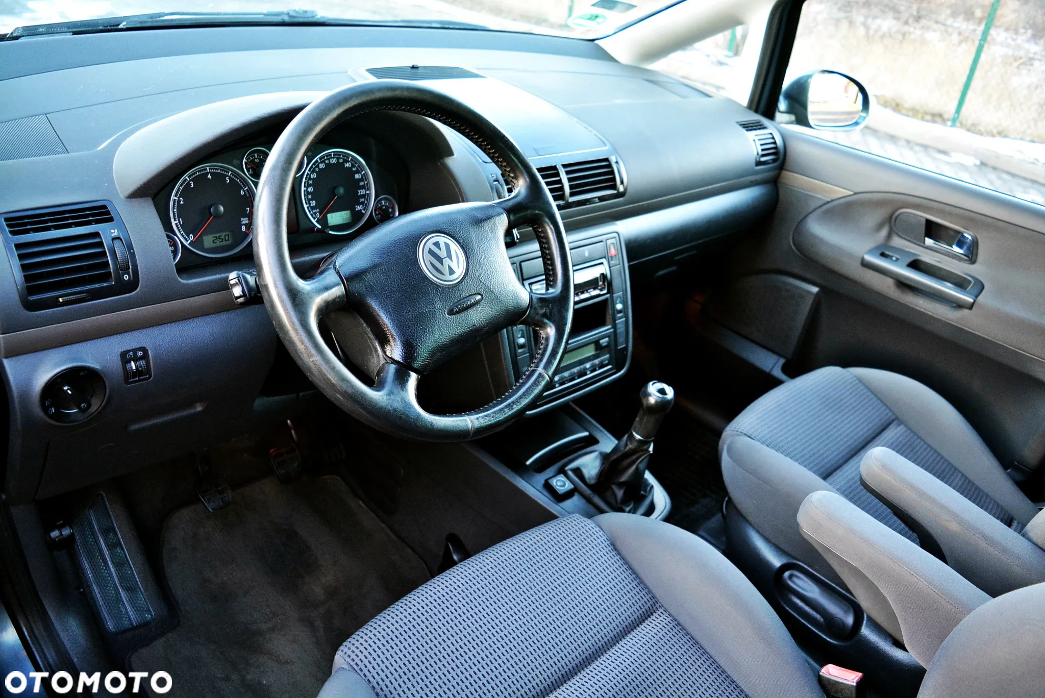 Volkswagen Sharan - 16