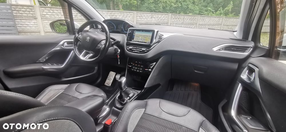 Peugeot 2008 1.2 Pure Tech Style S&S - 13