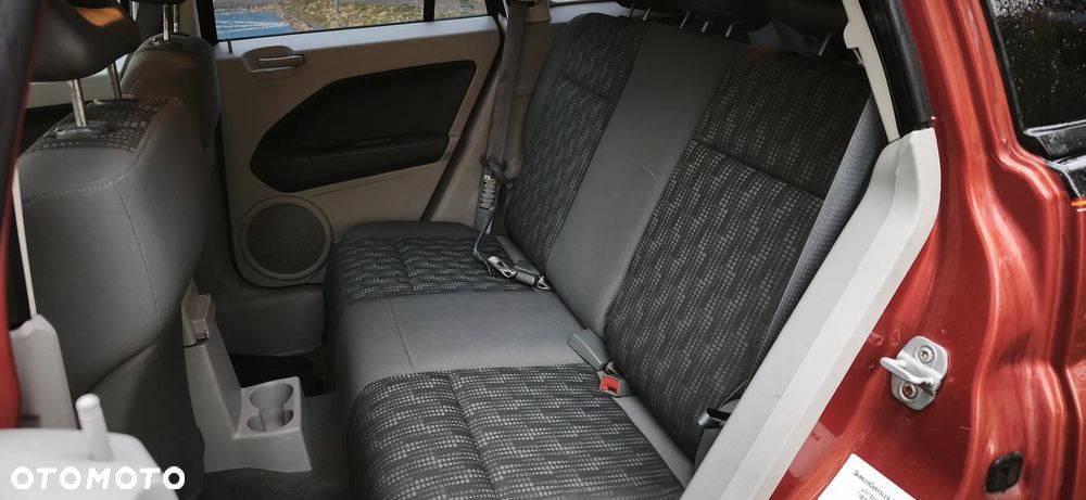 Dodge Caliber 2.0 SXT - 28