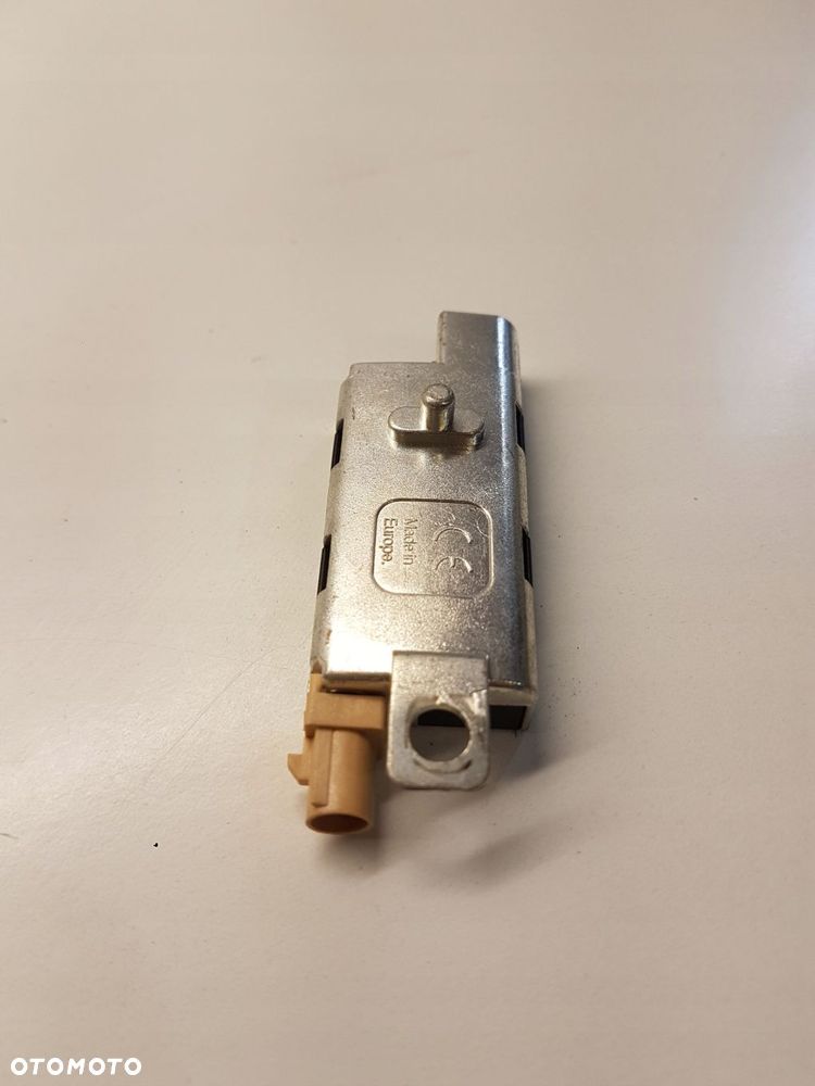 WZMACNIACZ ANTENY AUDI A3 LIFT 8P4035225C - 3