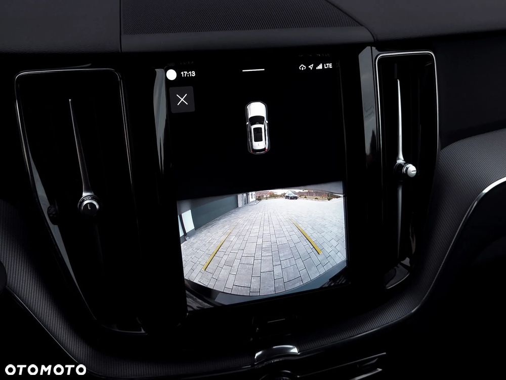 Volvo XC 60 B4 D AWD Plus Dark - 25