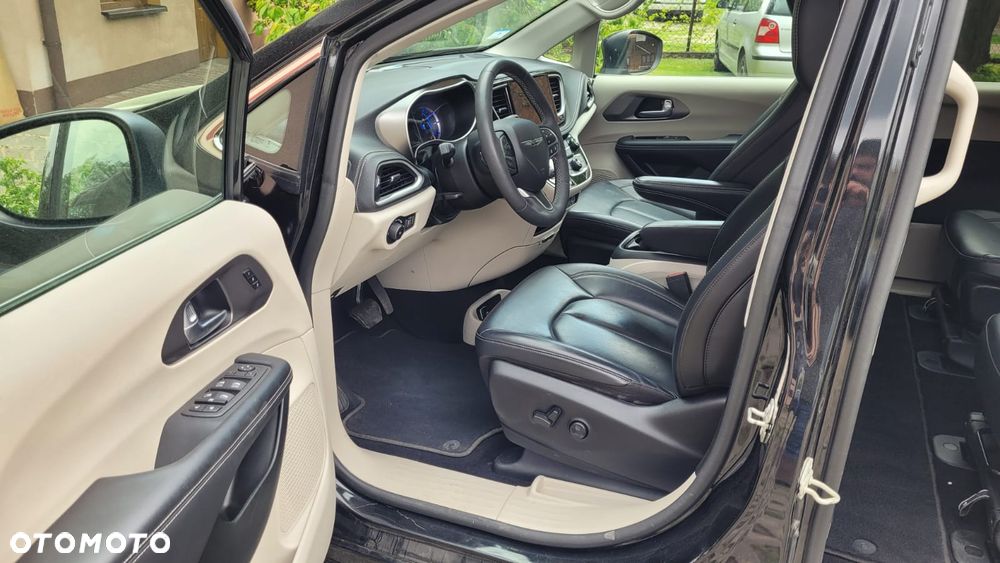 Chrysler Pacifica - 11