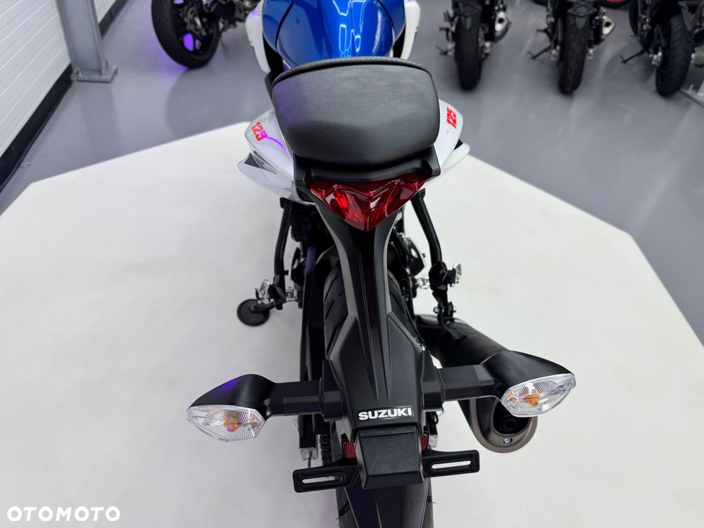 Suzuki GSX - 22