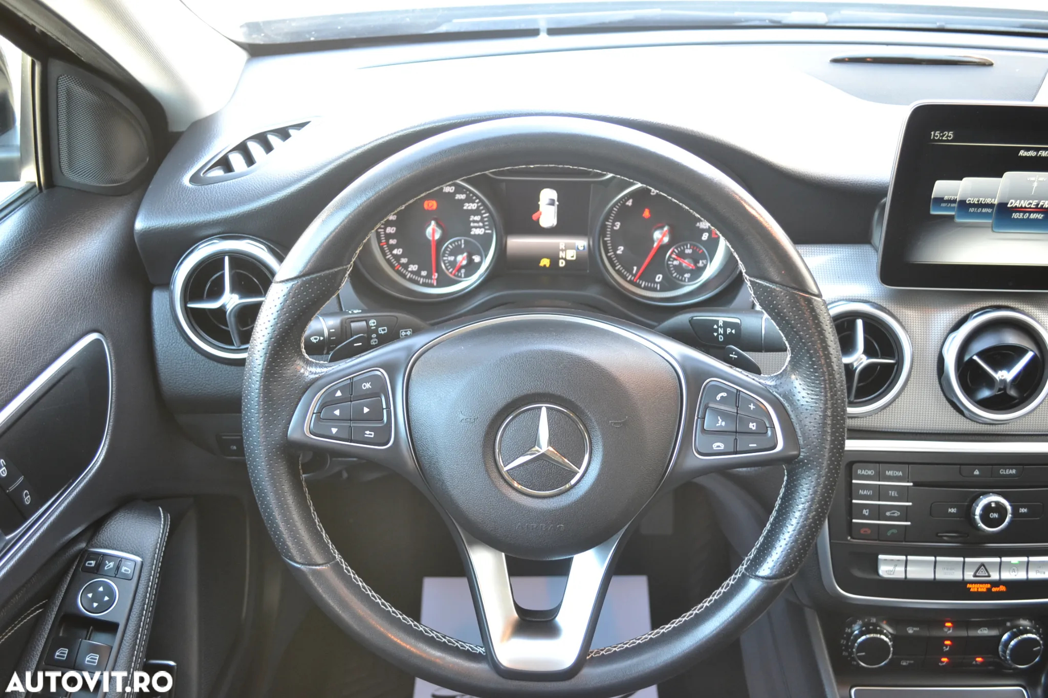 Mercedes-Benz GLA 200 7G-DCT Urban - 11